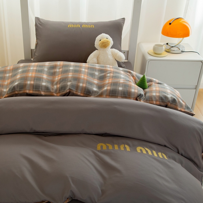 91家纺网 家纺一手货源 找家纺 富宁家纺 2025新款亲肤磨毛学生三件套学生床场景二-青春格子 灰色