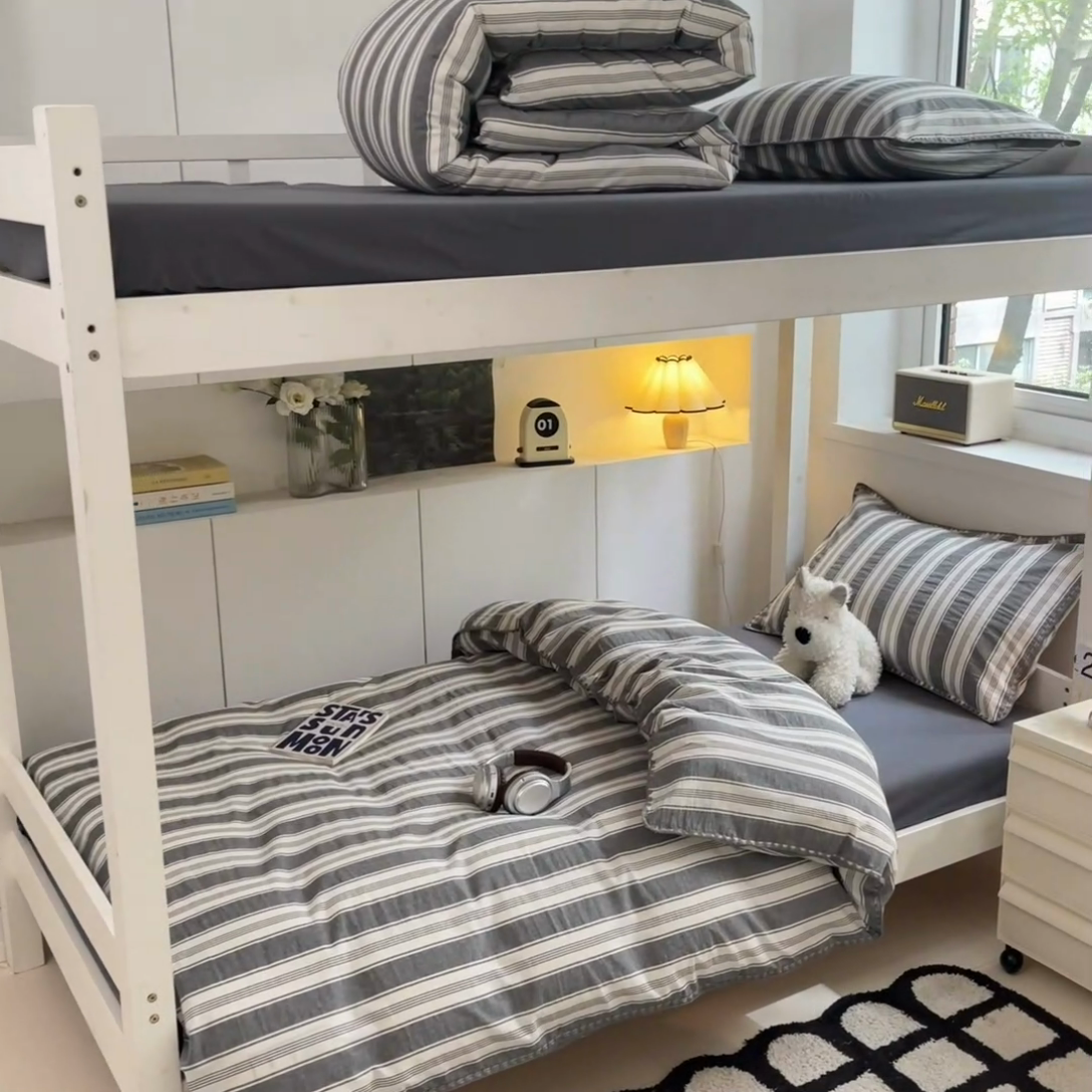 91家纺网 家纺一手货源 找家纺 吉象家纺 2025新款全棉水洗棉三角针学生三件套四件套 青春-浅灰