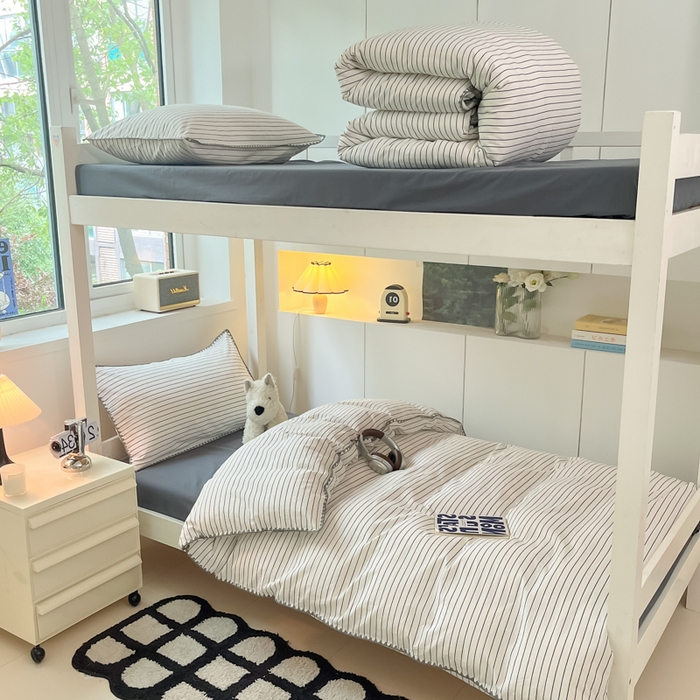 91家纺网 家纺一手货源 找家纺 吉象家纺 2025新款全棉水洗棉三角针学生三件套四件套 时光-横条