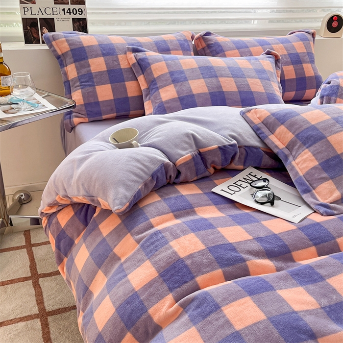 91家纺网 家纺一手货源 找家纺 启程家纺 2024新款无印风A类牛奶绒四件套 大格子-紫粉