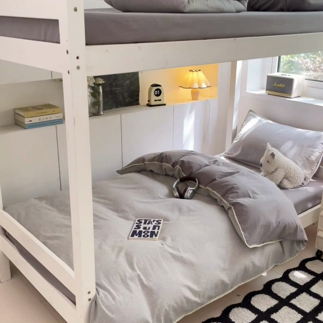 91家纺网 家纺一手货源 找家纺 吉象家纺 2025新款全棉水洗棉三角针学生三件套四件套 秘境-浅灰