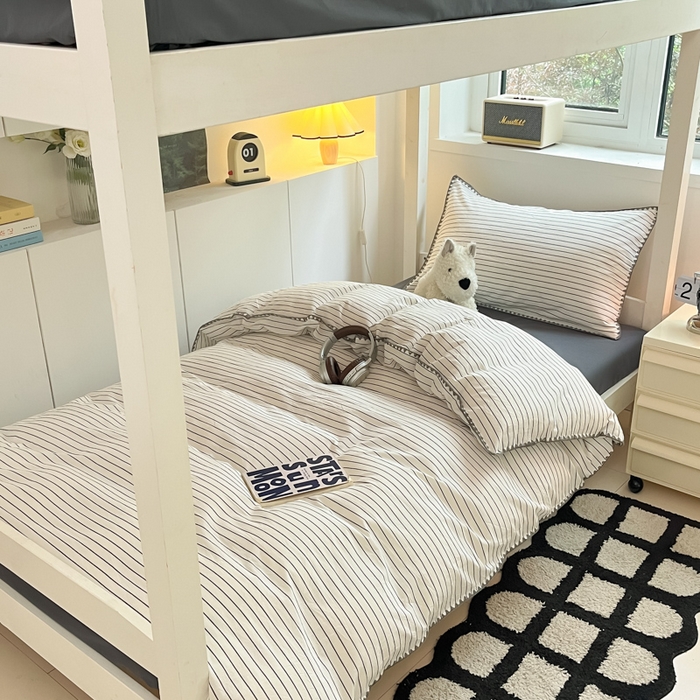 91家纺网 家纺一手货源 找家纺 吉象家纺 2025新款全棉水洗棉三角针学生三件套四件套 时光-横条