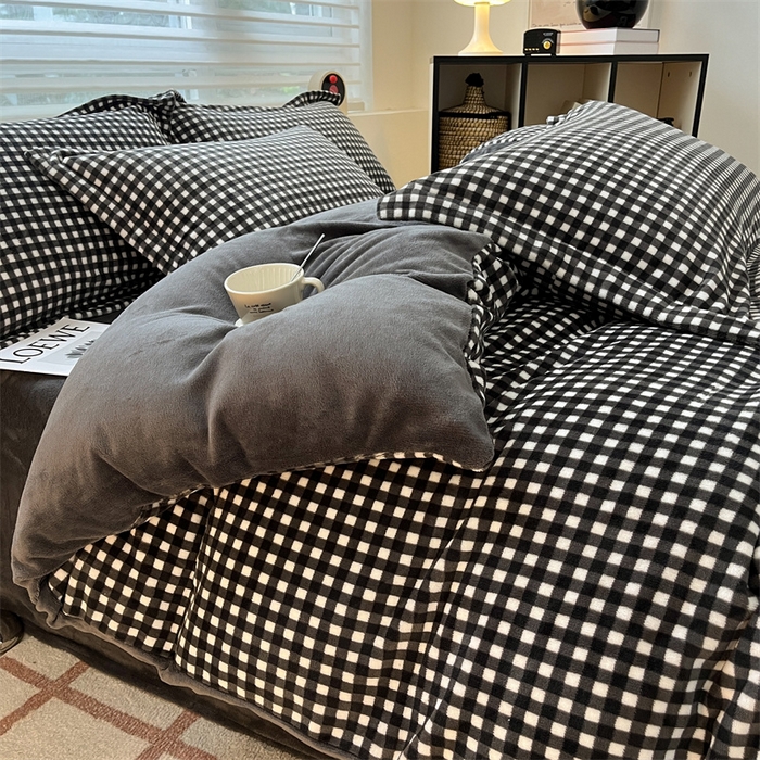 91家纺网 家纺一手货源 找家纺 启程家纺 2024新款无印风A类牛奶绒四件套 小格子-深灰