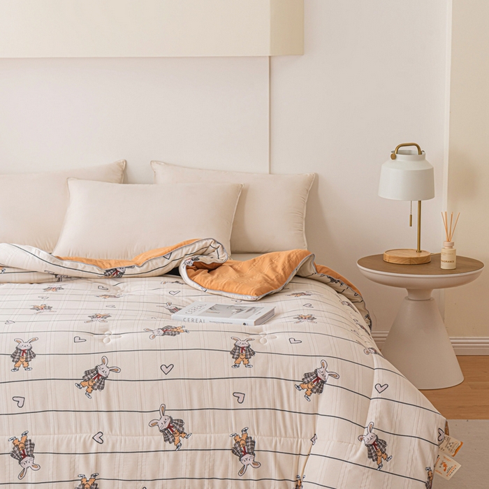 91家纺网 家纺一手货源 找家纺 爱宝被业 2024新款提花云纱棉印花被 时尚兔