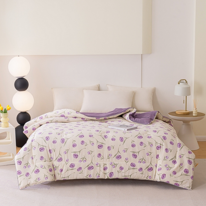 91家纺网 家纺一手货源 找家纺 爱宝被业 2024新款提花云纱棉印花被 紫罗兰