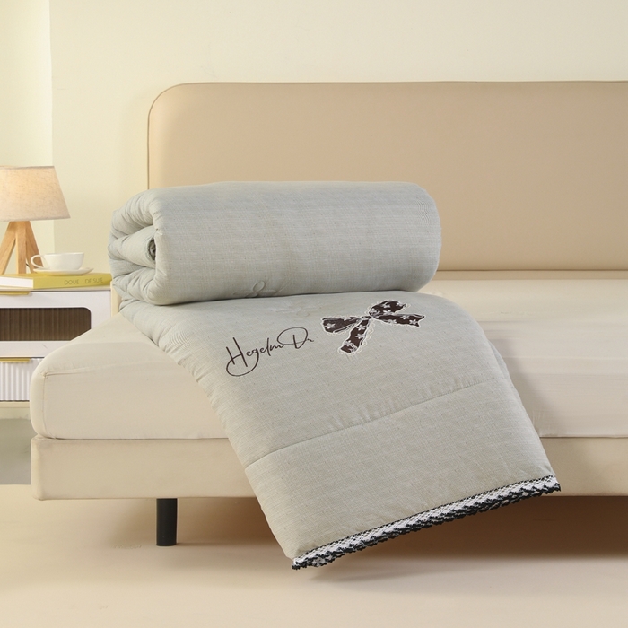 91家纺网 家纺一手货源 找家纺 （总）爱宝被业 2024新款糯糯棉绣花纤维被