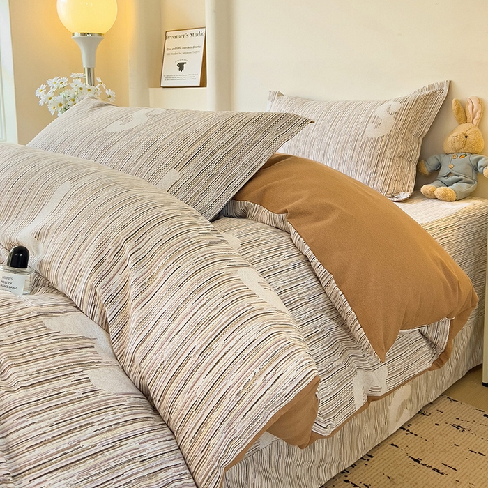 91家纺网 家纺一手货源 找家纺 2024新款全棉印花磨毛系列四件套 休闲字母