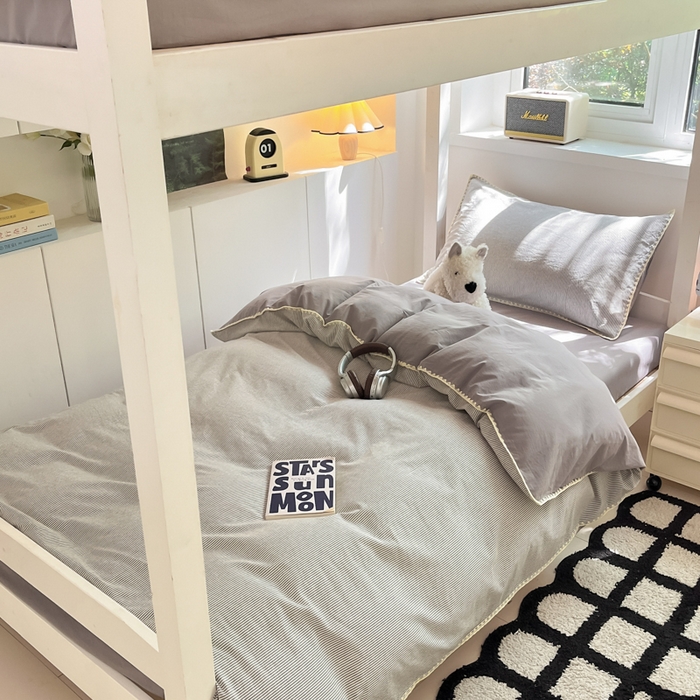 91家纺网 家纺一手货源 找家纺 吉象家纺 2025新款全棉水洗棉三角针学生三件套四件套 秘境-浅灰