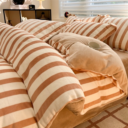 91家纺网 家纺一手货源 找家纺 启程家纺 2024新款无印风A类牛奶绒四件套 条纹-米驼