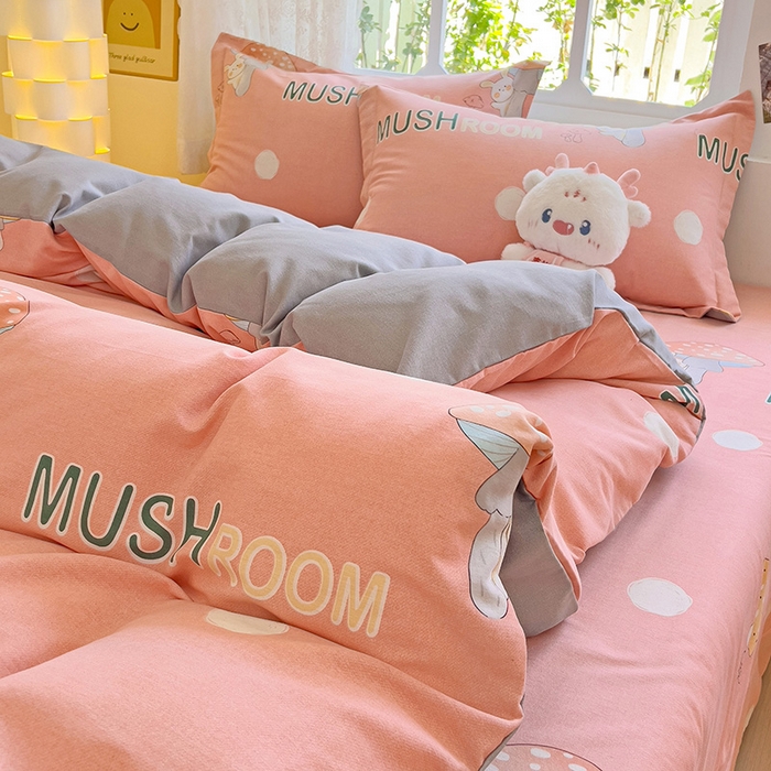 91家纺网 家纺一手货源 找家纺 2024新款全棉印花磨毛系列四件套 雨季蘑菇