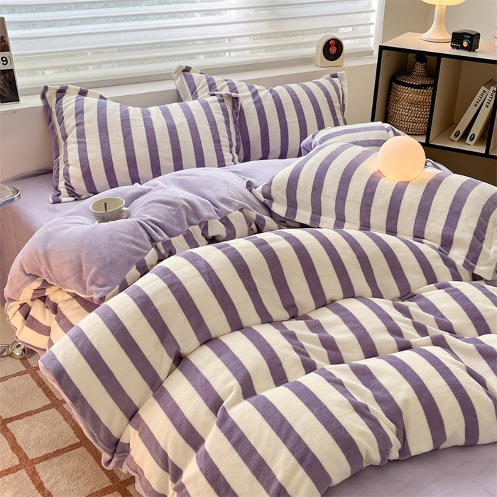 91家纺网 家纺一手货源 找家纺 启程家纺 2024新款无印风A类牛奶绒四件套 条纹-紫