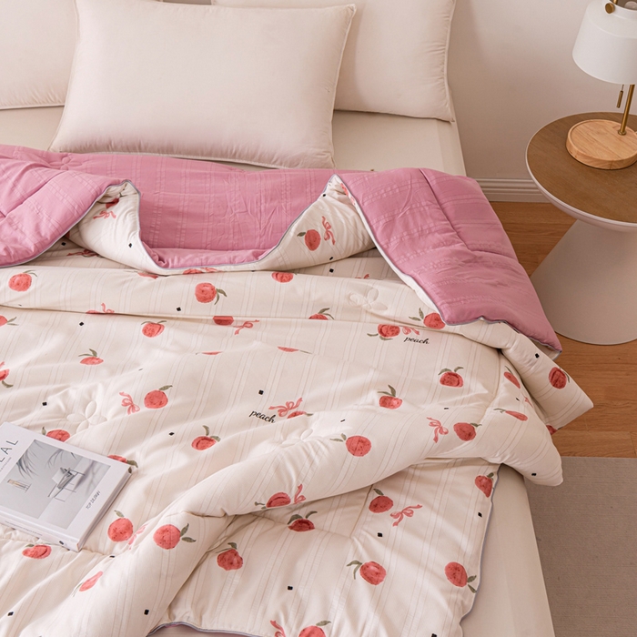 91家纺网 家纺一手货源 找家纺 爱宝被业 2024新款提花云纱棉印花被 蜜桃之恋