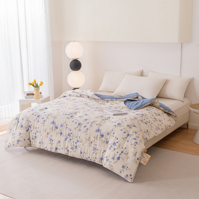 91家纺网 家纺一手货源 找家纺 爱宝被业 2024新款提花云纱棉印花被 铃兰物语