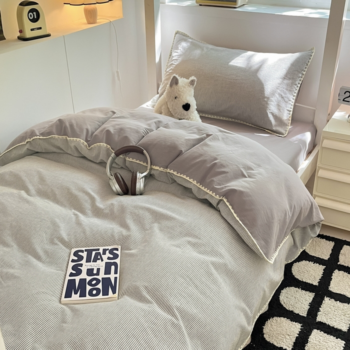 91家纺网 家纺一手货源 找家纺 吉象家纺 2025新款全棉水洗棉三角针学生三件套四件套 秘境-浅灰