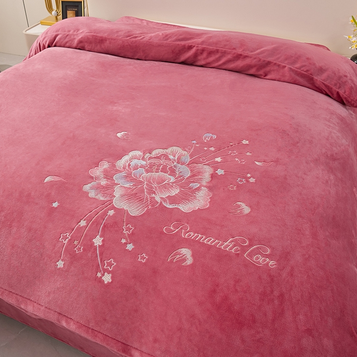 91家纺网 家纺一手货源 找家纺 绒小宣 2025新款高克重牛奶绒刺绣四件套 花开富贵-豆沙色