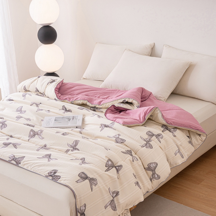 91家纺网 家纺一手货源 找家纺 爱宝被业 2024新款提花云纱棉印花被 蝴蝶结