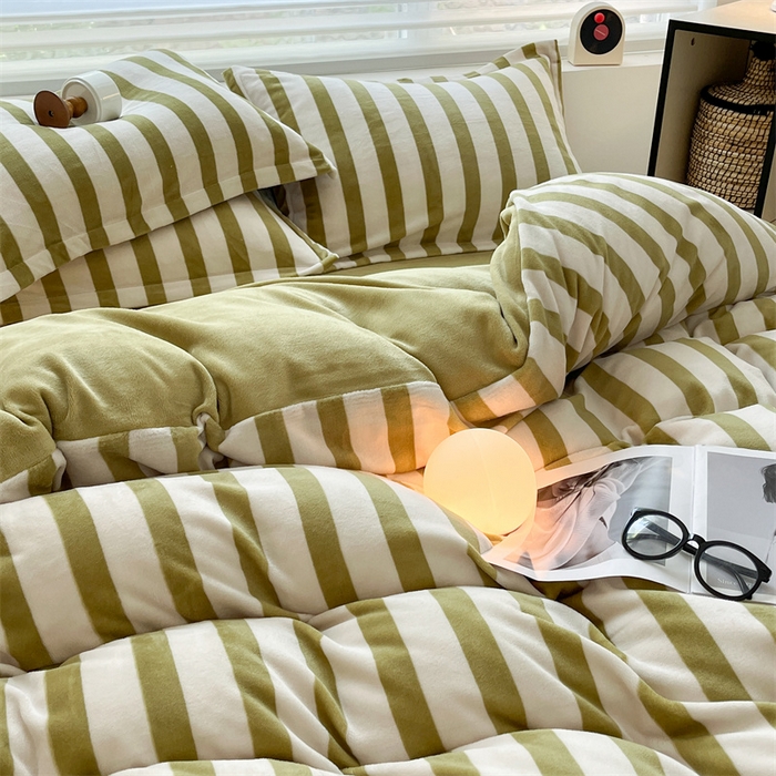 91家纺网 家纺一手货源 找家纺 启程家纺 2024新款无印风A类牛奶绒四件套 条纹-芥末绿