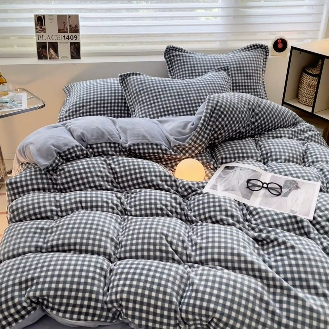 91家纺网 家纺一手货源 找家纺 启程家纺 2024新款无印风A类牛奶绒四件套 小格子-蓝灰
