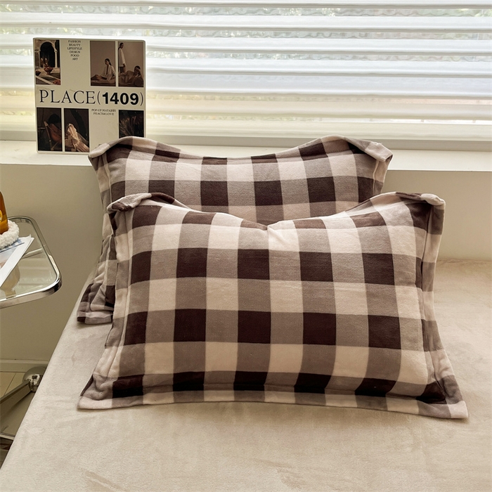 91家纺网 家纺一手货源 找家纺 启程家纺 2024新款无印风A类牛奶绒四件套 大格子-棕灰