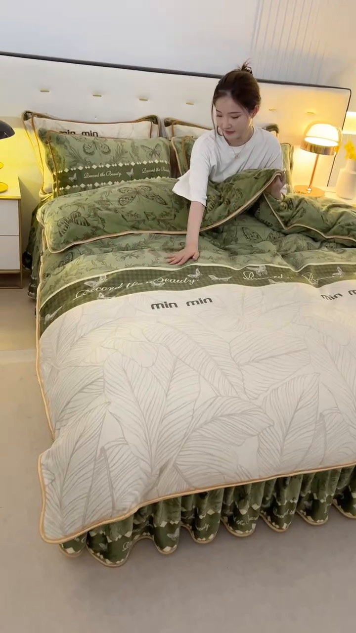 91家纺网 家纺一手货源 找家纺 爱洛家纺 2024新款高克重牛奶绒印花四件套 森林奇遇