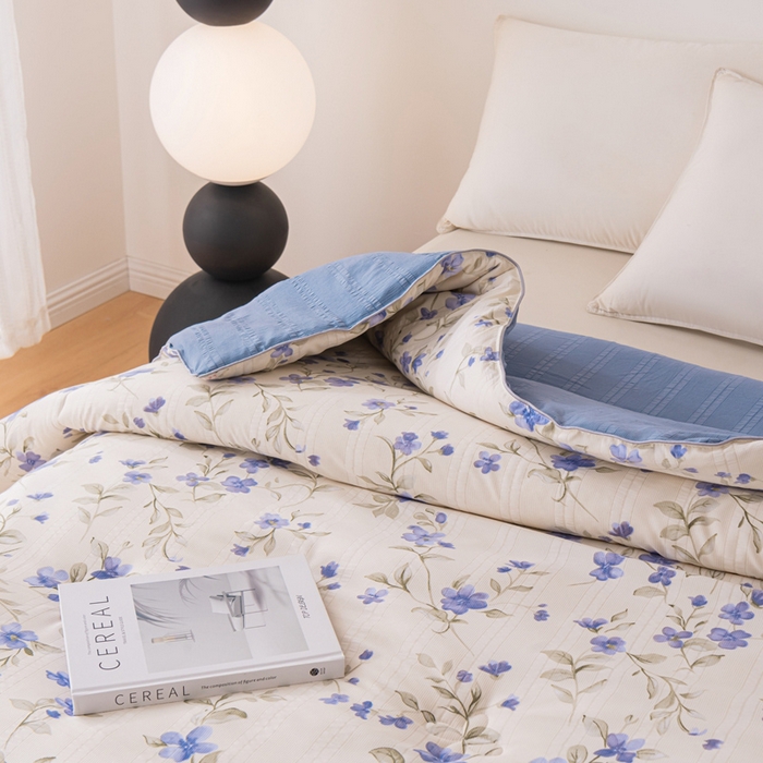 91家纺网 家纺一手货源 找家纺 爱宝被业 2024新款提花云纱棉印花被 铃兰物语