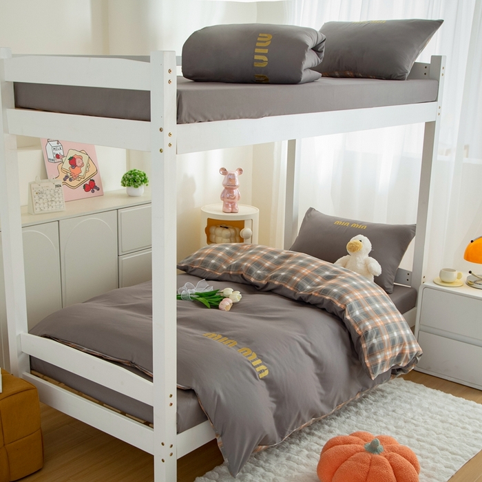 91家纺网 家纺一手货源 找家纺 富宁家纺 2025新款亲肤磨毛学生三件套学生床场景二-青春格子 灰色