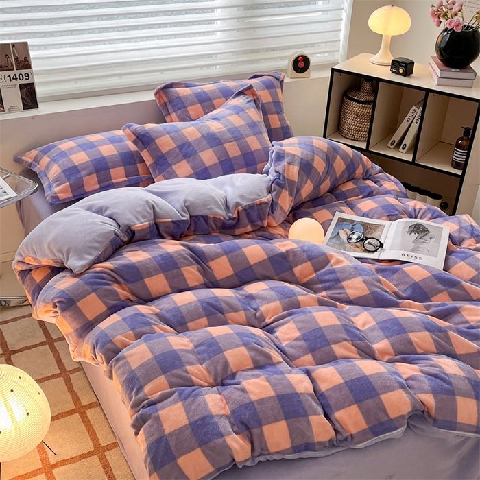 91家纺网 家纺一手货源 找家纺 启程家纺 2024新款无印风A类牛奶绒四件套 大格子-紫粉