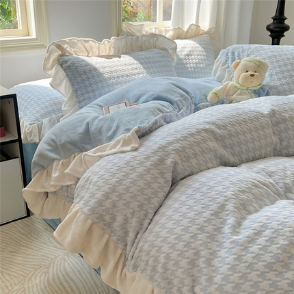 桃子家居 2024新款A类高克重230克3D立体雕花烂花提花千鸟格少女花边款简单款牛奶绒四件套 绒花边烂花-千鸟格天蓝