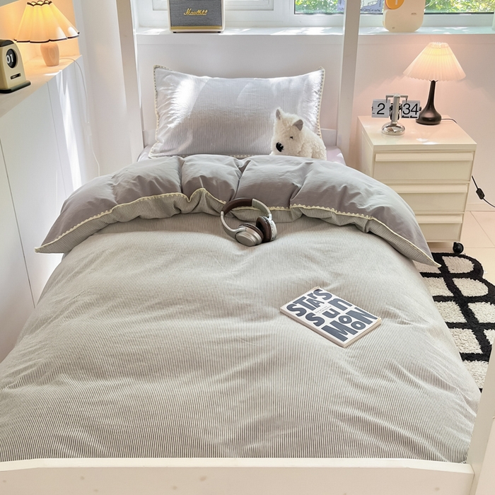 91家纺网 家纺一手货源 找家纺 吉象家纺 2025新款全棉水洗棉三角针学生三件套四件套 秘境-浅灰