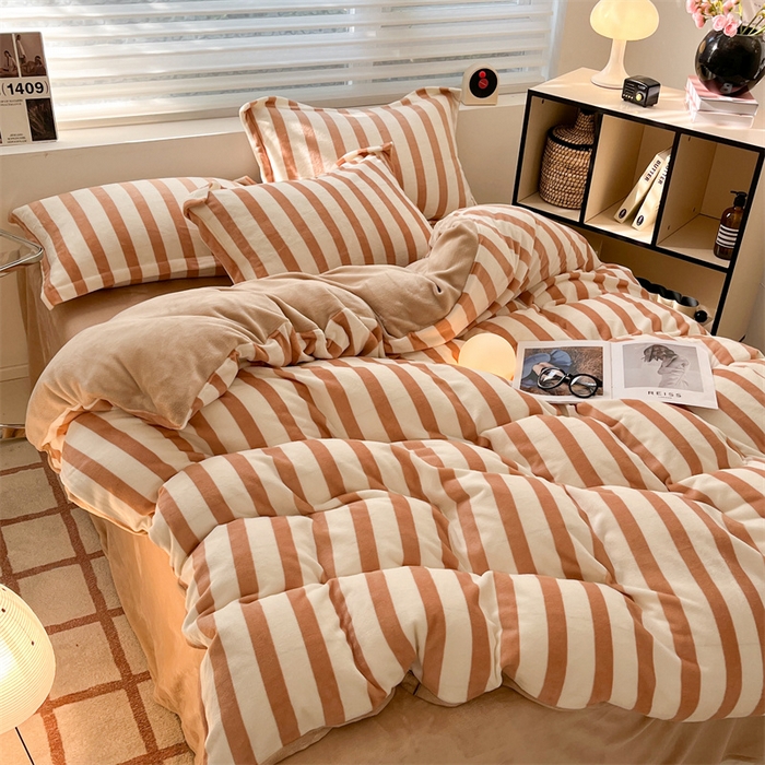 91家纺网 家纺一手货源 找家纺 启程家纺 2024新款无印风A类牛奶绒四件套 条纹-米驼