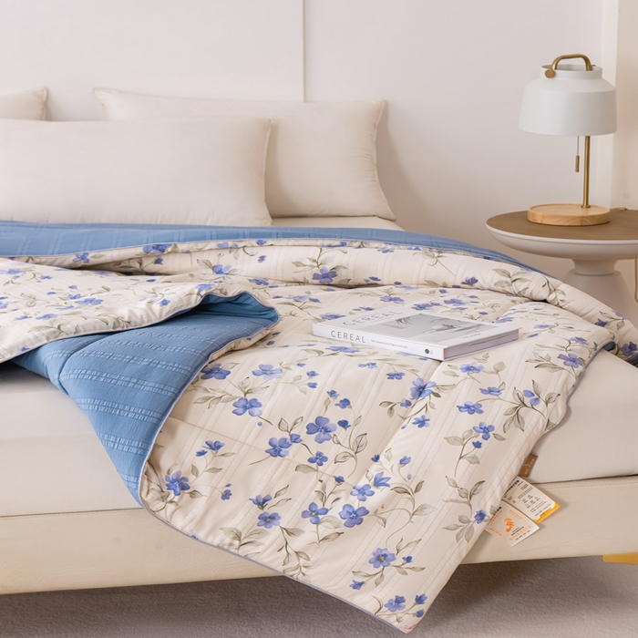 91家纺网 家纺一手货源 找家纺 爱宝被业 2024新款提花云纱棉印花被 铃兰物语