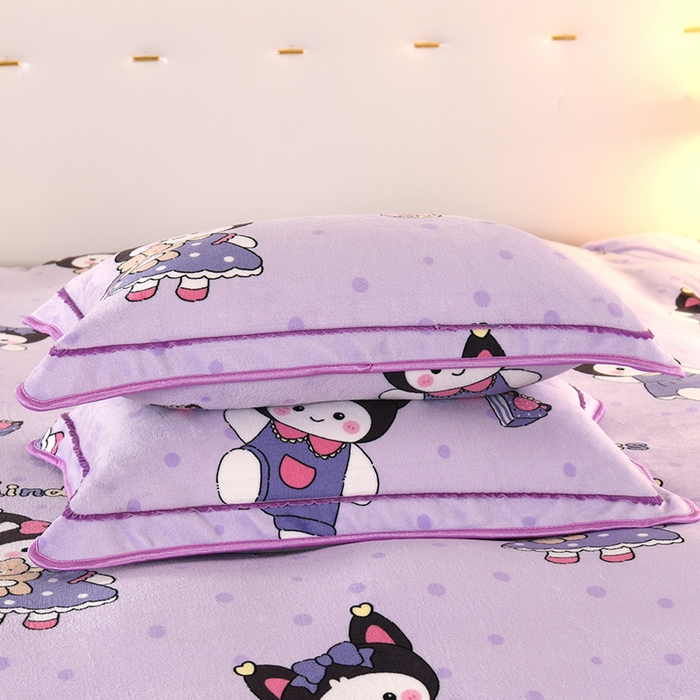 91家纺网 家纺一手货源 找家纺 爱洛家纺 2024新款高克重牛奶绒印花四件套 库洛米-紫