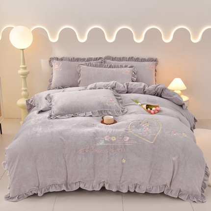 91家纺网 家纺一手货源 找家纺 （总）梦之星 2025新款230g高克重刺绣花边牛奶绒四件套