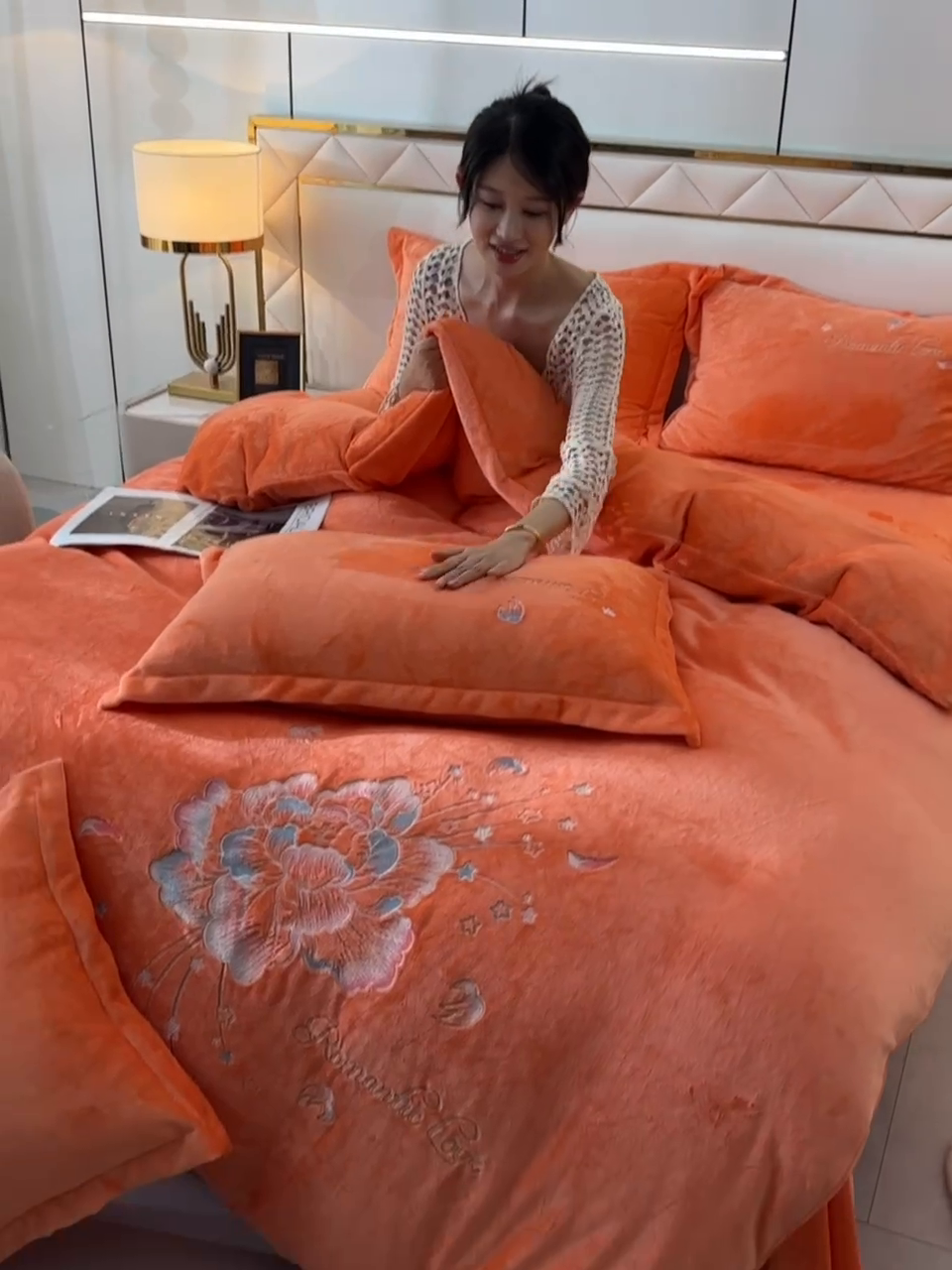 91家纺网 家纺一手货源 找家纺 绒小宣 2025新款高克重牛奶绒刺绣四件套 花开富贵-苏打橙