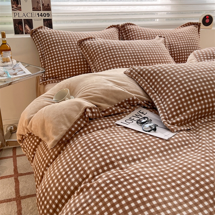 91家纺网 家纺一手货源 找家纺 启程家纺 2024新款无印风A类牛奶绒四件套 小格子-奶咖