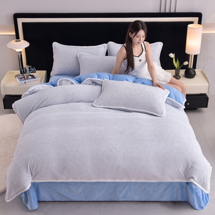 91家纺网 家纺一手货源 找家纺 德比尔斯  2025新款牛奶绒雕花绒四件套 知意-蓝