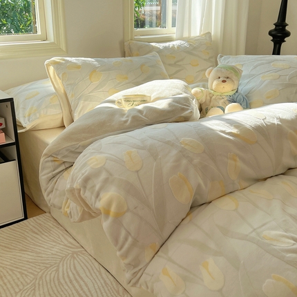 桃子家居 2024新款A类高克重230克3D立体雕花烂花提花着色郁金香少女花边款简单款牛奶绒四件套 绒烂花-淡黄郁金香