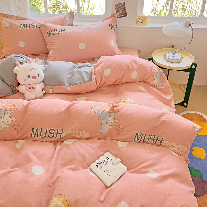 91家纺网 家纺一手货源 找家纺 2024新款全棉印花磨毛系列四件套 雨季蘑菇