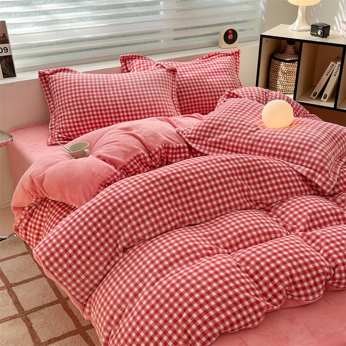 91家纺网 家纺一手货源 找家纺 启程家纺 2024新款无印风A类牛奶绒四件套 小格子-西瓜红