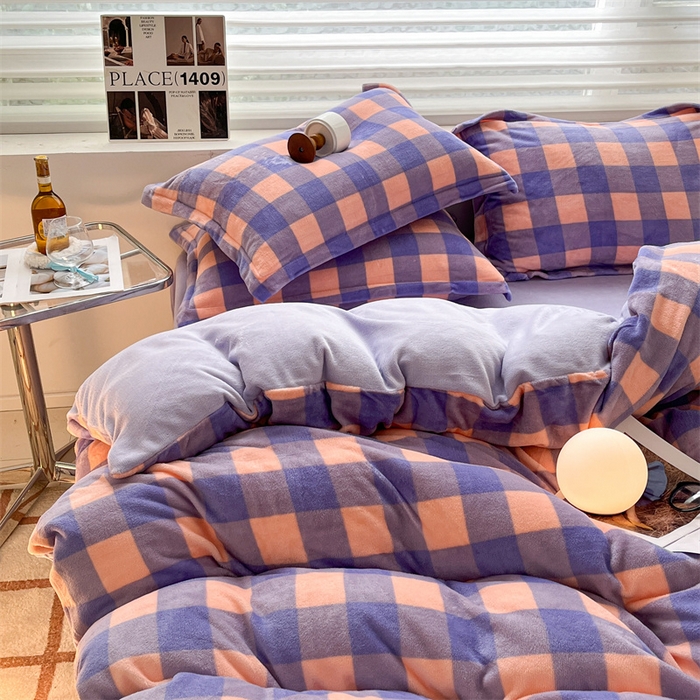 91家纺网 家纺一手货源 找家纺 启程家纺 2024新款无印风A类牛奶绒四件套 大格子-紫粉