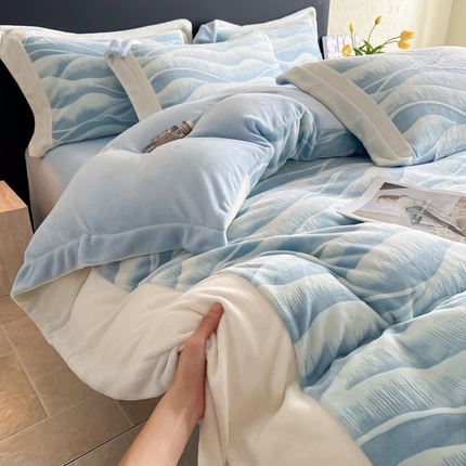 91家纺网 家纺一手货源 找家纺 （总）2024新款宽边大拼角雕花绒牛奶绒四件套