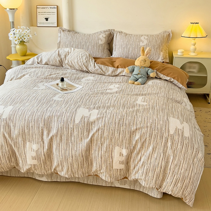 91家纺网 家纺一手货源 找家纺 2024新款全棉印花磨毛系列四件套 休闲字母