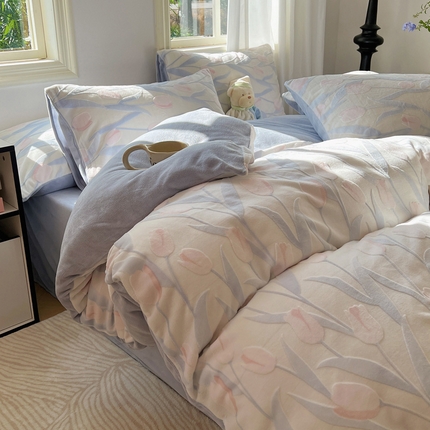 桃子家居 2024新款A类高克重230克3D立体雕花烂花提花着色郁金香少女花边款简单款牛奶绒四件套 绒烂花-蓝粉郁金香