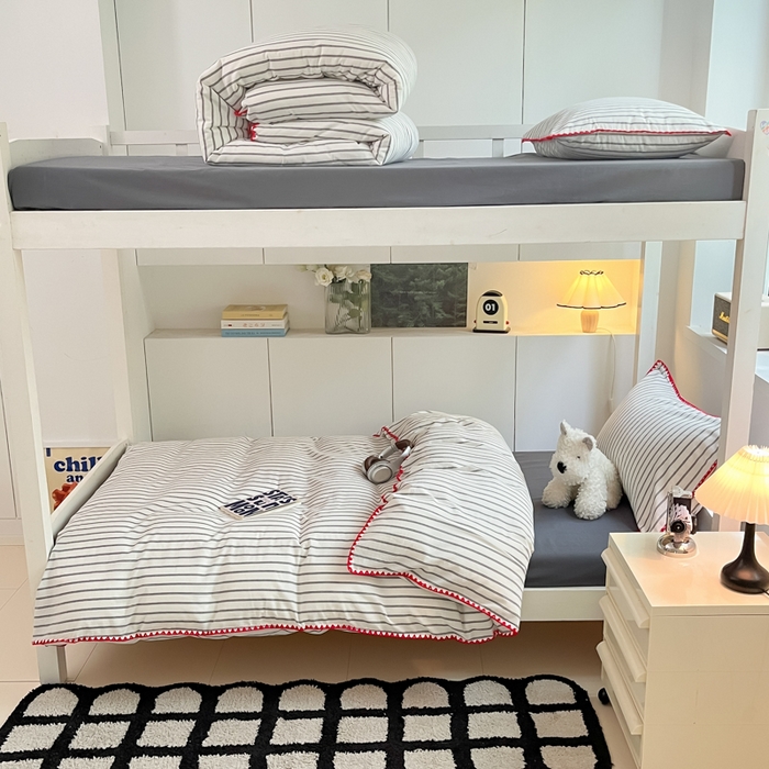 91家纺网 家纺一手货源 找家纺 吉象家纺 2025新款全棉水洗棉三角针学生三件套四件套 时光-浅灰