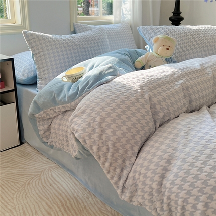 桃子家居 2024新款A类高克重230克3D立体雕花烂花提花千鸟格少女花边款简单款牛奶绒四件套 绒烂花-蓝千鸟格