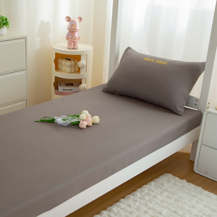 91家纺网 家纺一手货源 找家纺 富宁家纺 2025新款亲肤磨毛学生三件套学生床场景二-青春格子 灰色