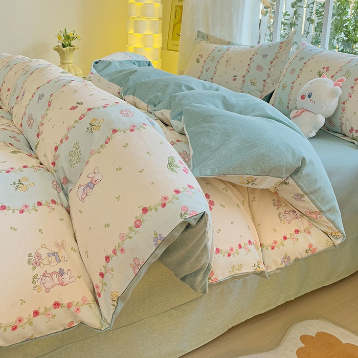 91家纺网 家纺一手货源 找家纺 2024新款全棉印花磨毛系列四件套 花花仙兔