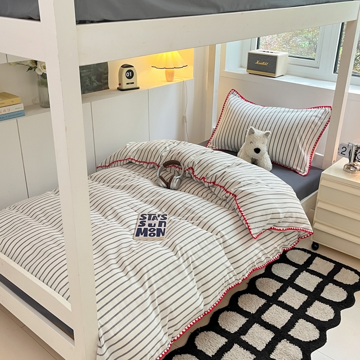 91家纺网 家纺一手货源 找家纺 吉象家纺 2025新款全棉水洗棉三角针学生三件套四件套 时光-浅灰