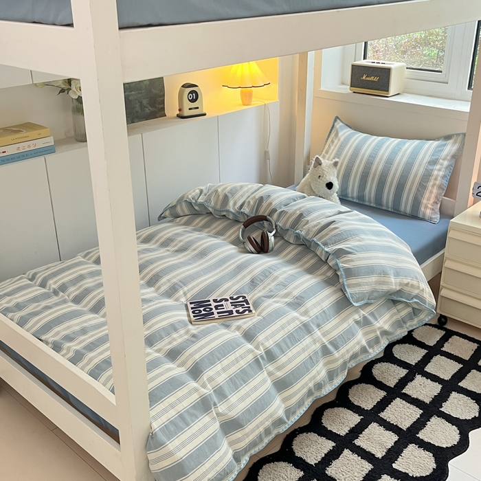 91家纺网 家纺一手货源 找家纺 吉象家纺 2025新款全棉水洗棉三角针学生三件套四件套 青春-浅蓝