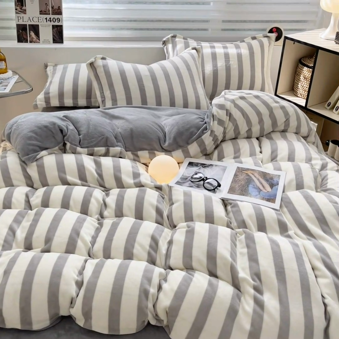 91家纺网 家纺一手货源 找家纺 启程家纺 2024新款无印风A类牛奶绒四件套 条纹-浅灰